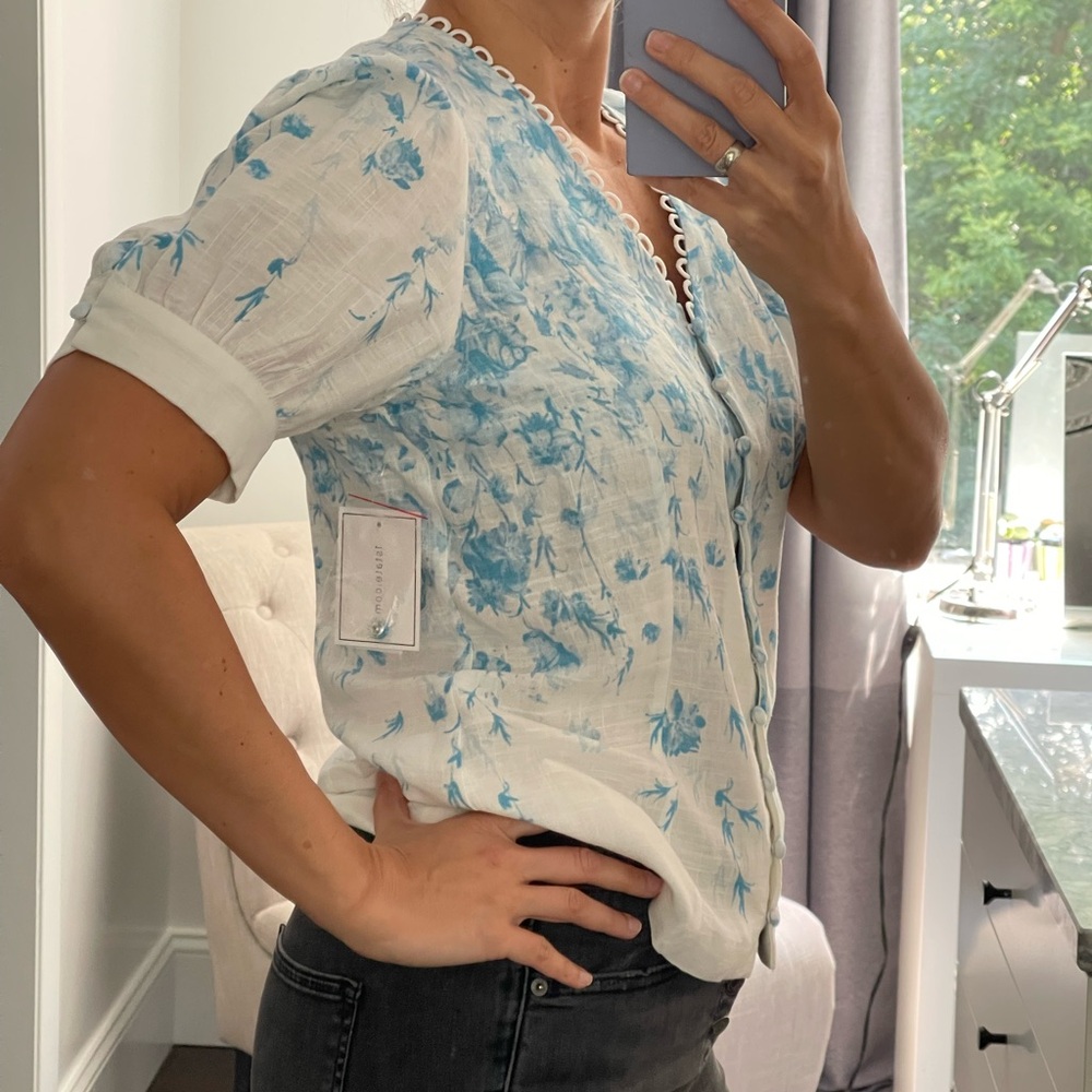 New! Floral Blue & White Women's Short Sleeve Button Down Top size M